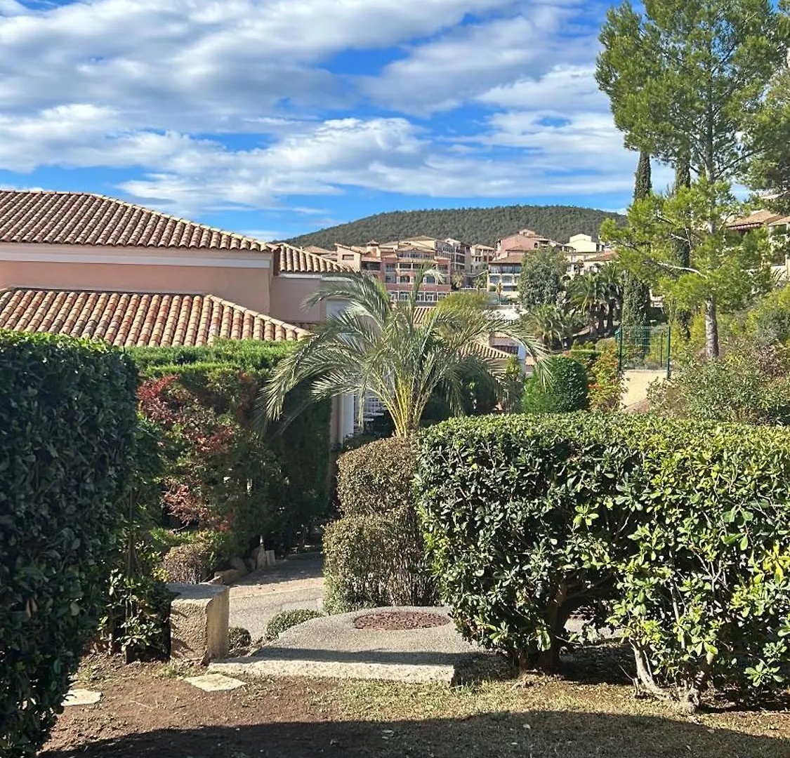 Appartement 2 Pieces Climatise En Rez-De-Jardin Cap Esterel Agay Saint-Raphaël 0*,  França